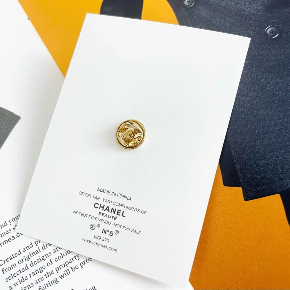 Chanel No5‎ Metal Pin